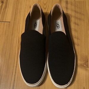 UGG Women Black Textured Loafers